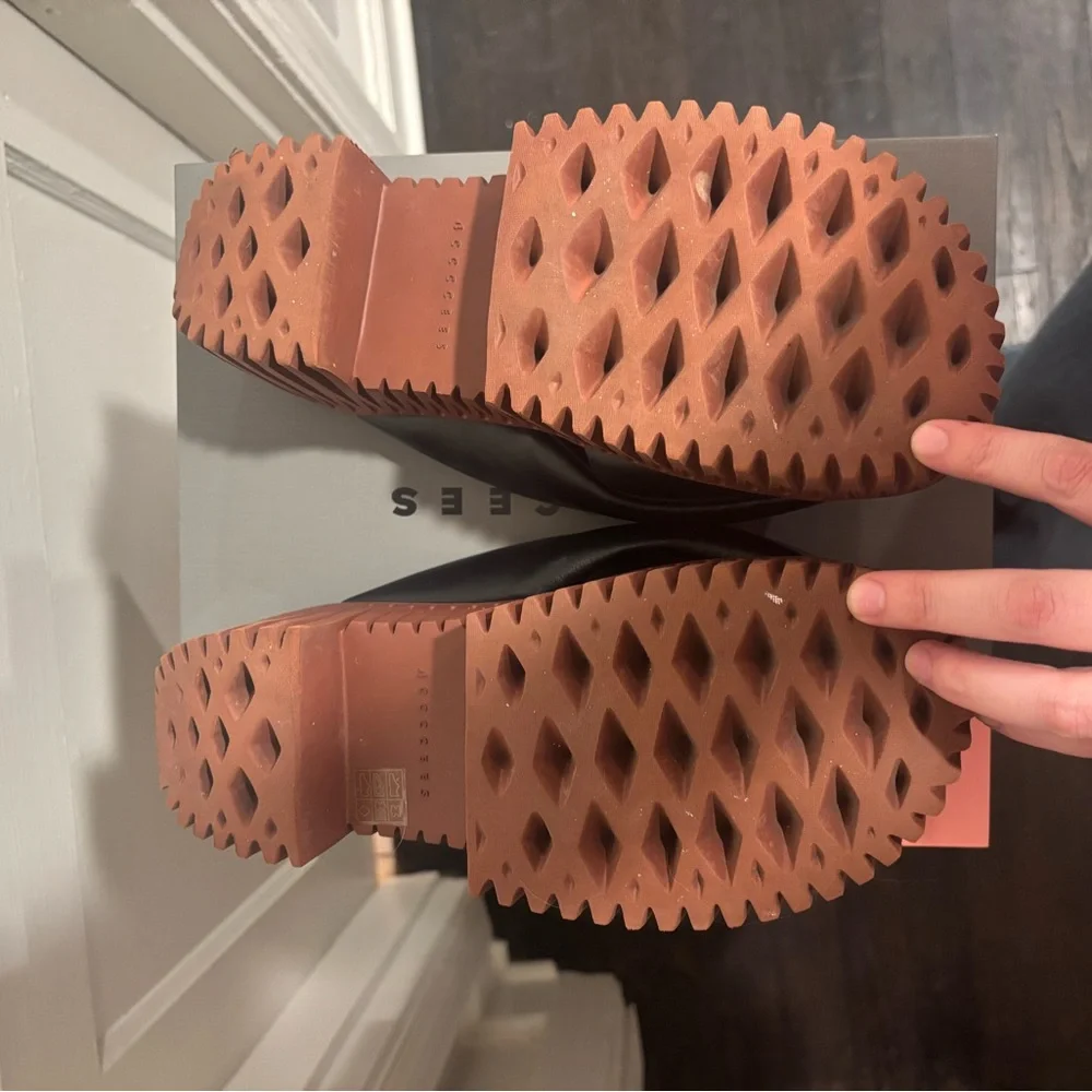 Elegant Black Leather Sandals with Brown Soles - Picture 3 of 5